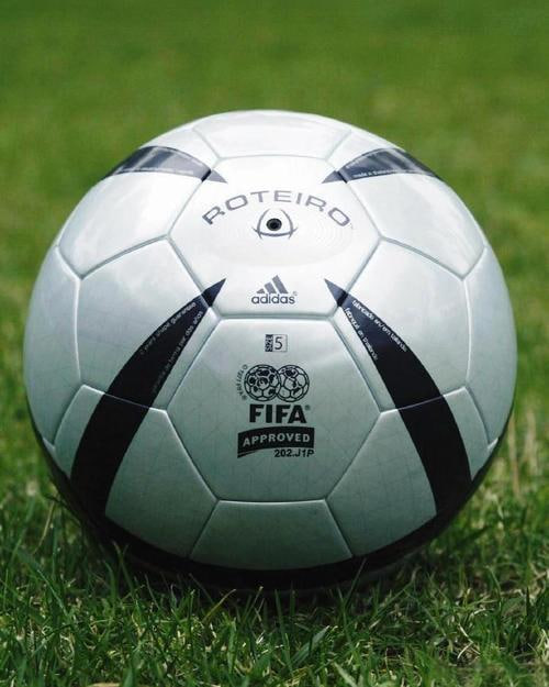 社交讨论足球话题的用户